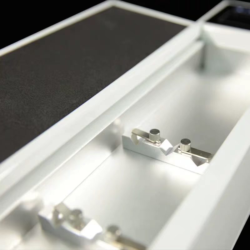 inside of HPLC column thermostat